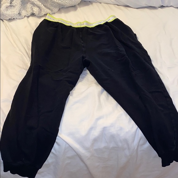 Super comfy Calvin Klein Sweatpants - Picture 4 of 5